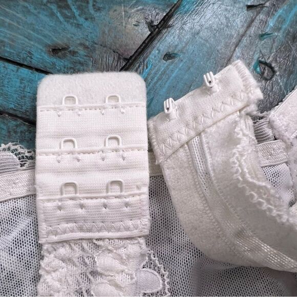 Intimately Free People Galloon Lace Halter Bra Size M - Picture 7 of 9